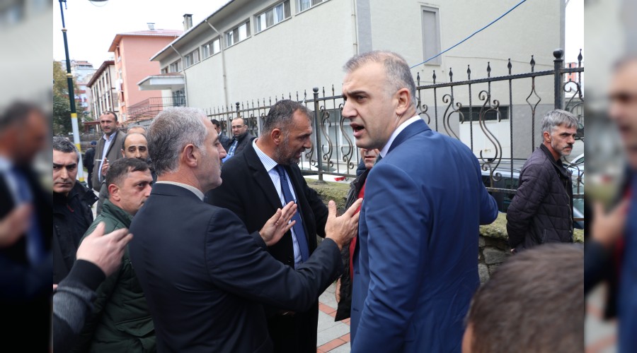 Başkanı ayağından vurdu