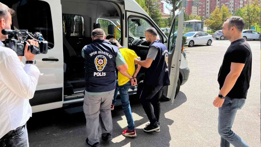 Beşiktaşlı futbolculara saldıran şahıs serbest bırakıldı