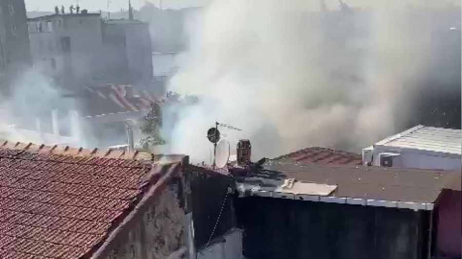 Beyoğlu'nda boya imalathanesinde yangın