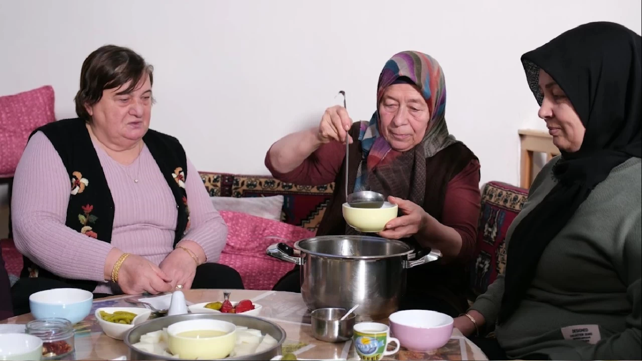 Bu çorba sadece kalabalıkta tüketiliyor