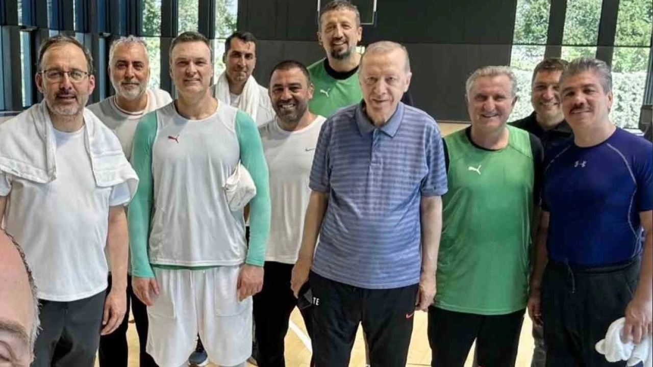 Cumhurbakan Erdoan basketbol oynad