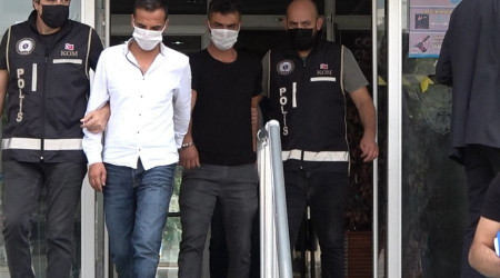 Ehliyet sınavında maskesine kamera, kulağına böcek yerleştiren kopyacı, hakim karşısında