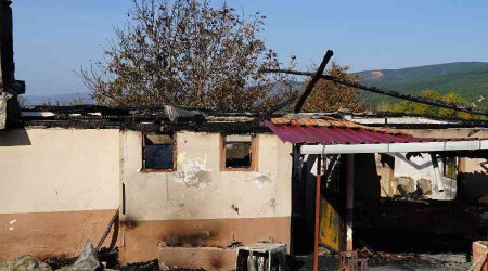 Gizlice girdiği evde yanarak hayatını kaybetti