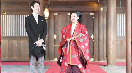 Halktan birisiyle evlendi, tahtı terketti