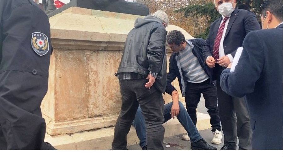 İşsiz genç çaresizlikten bileklerini kesti