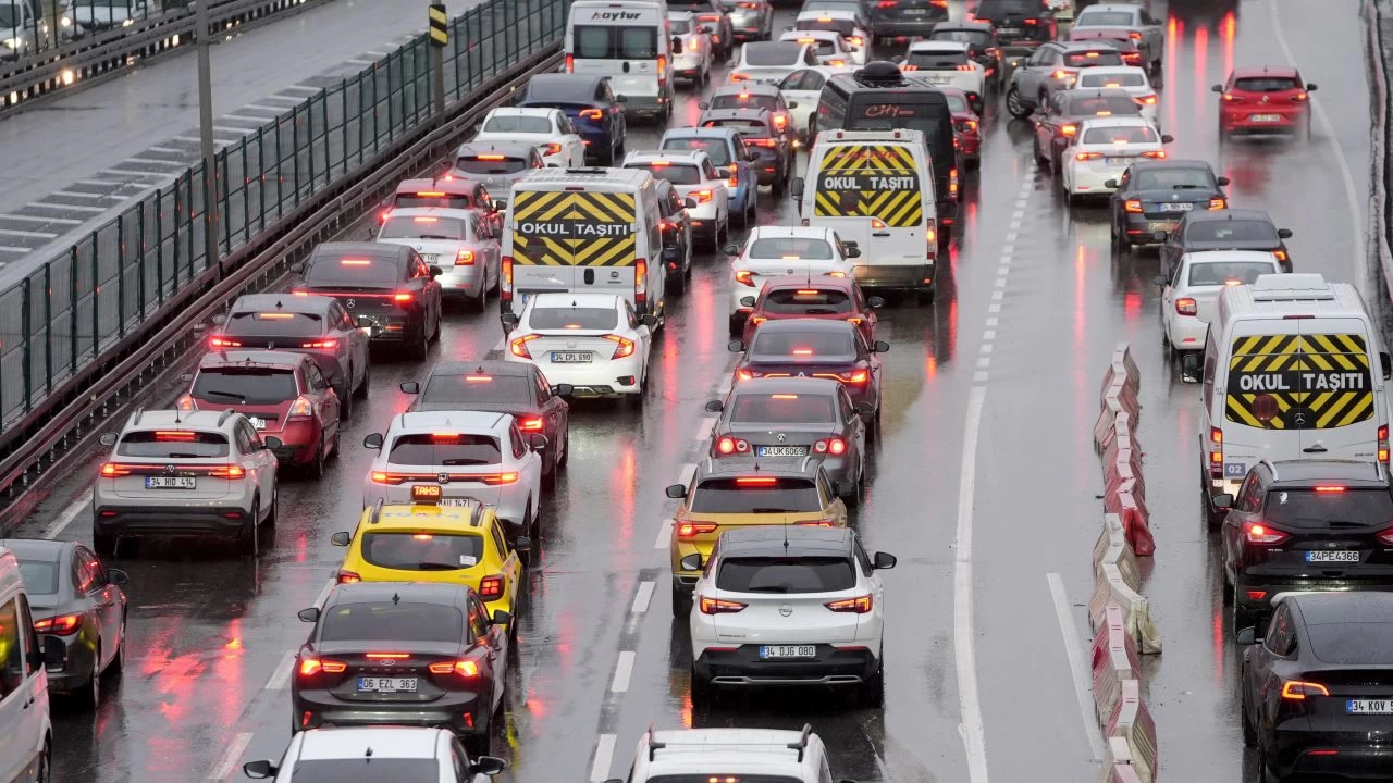 İstanbul'da haftanın ilk iş gününde trafik yoğun