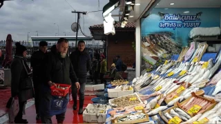 İstanbul'da kar yağışıyla balık fiyatlarının düşmesi bekleniyor