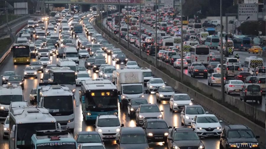 İstanbul'da trafik yoğunluğu yüzde 83'e çıktı