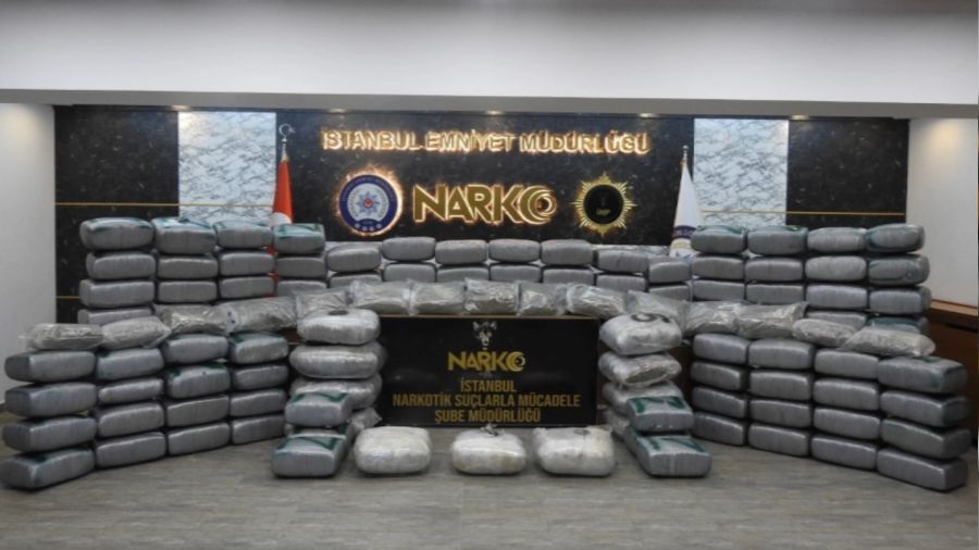 İstanbul'da yarım tonun üzerinde uyuşturucu ele geçirildi