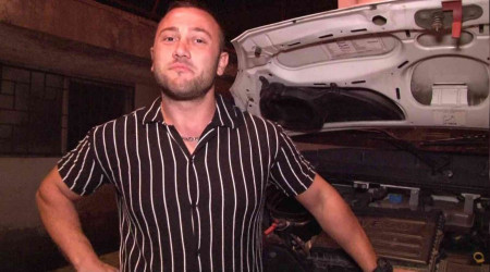 Kamyonet motoruna tavuk sıkıştı