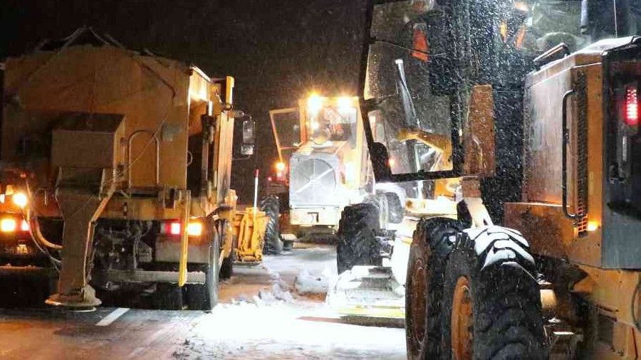 Kar ve tipi ulaşımda aksamalara neden oldu