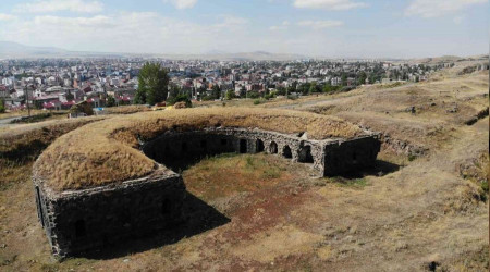 Kars'ta bir tarih gözler önünde yok oluyor