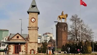 Kayseri Meydanndaki saat kulesi ehrin simgesi ve zamann tan