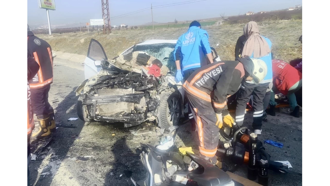 Malatya-Elazığ karayolunda feci kaza: Aynı aileden 3 kişi hayatını kaybetti