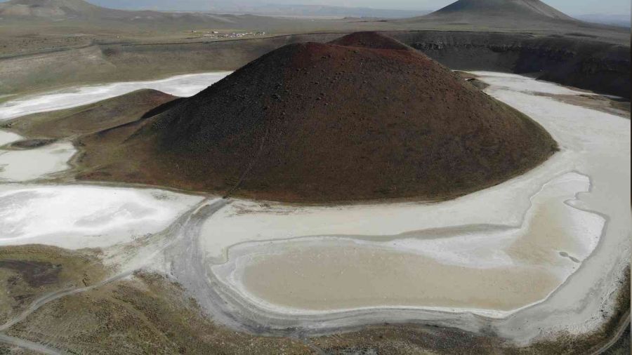 Meke Gölü'ne yoğun kış yağışları da yetmedi