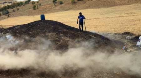 Mevsimlik işçilerin zorlu mangal kömürü mesaisi sürüyor
