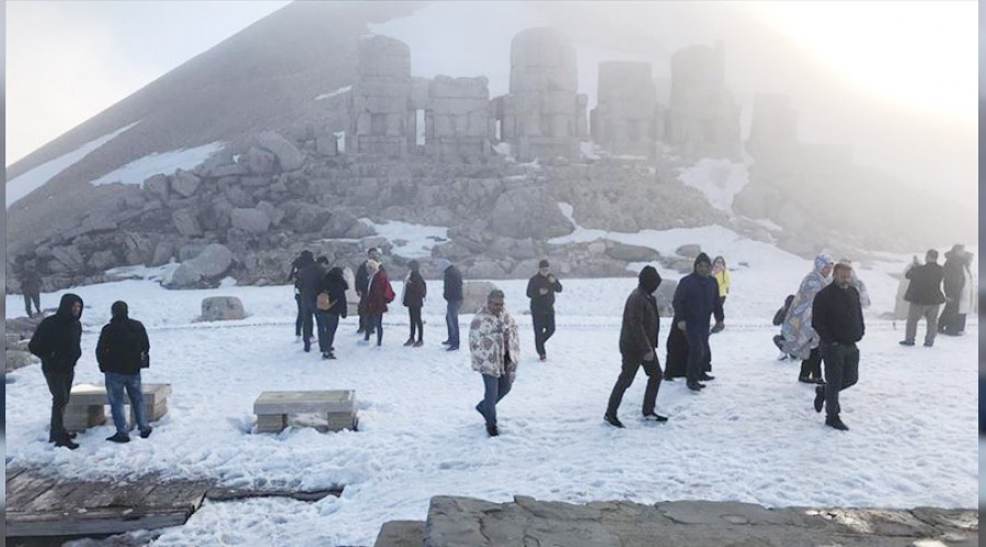 Nemrut'a ziyaretçi akını sürüyor