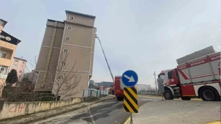 Öğrenci yurdunun çatısı yandı