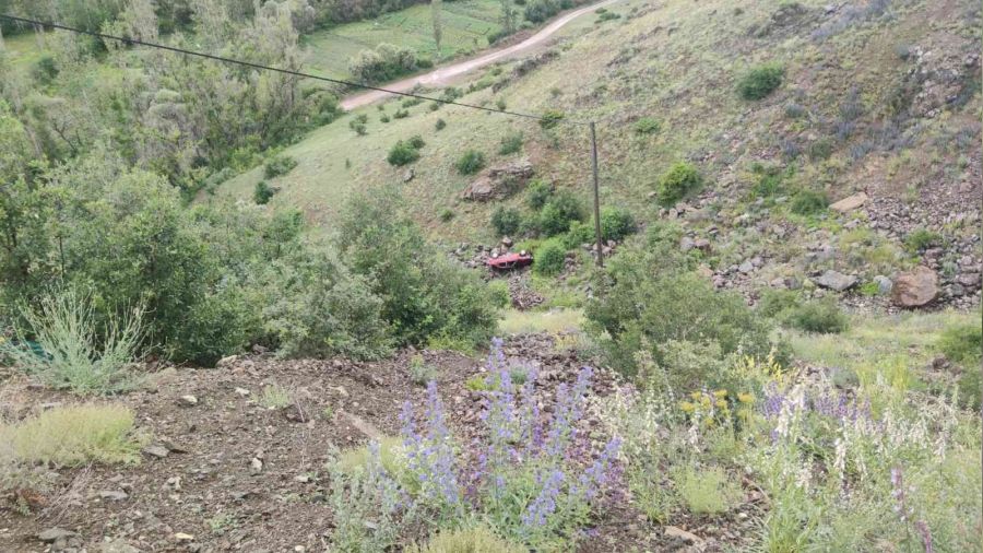 Otomobil 80 metrelik uçuruma yuvarlandı: 1 ölü