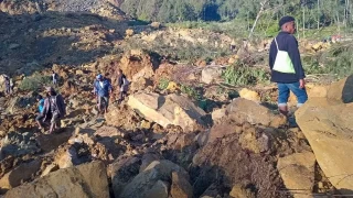 Papua Yeni Gine'de toprak kaymas: 300' akn l