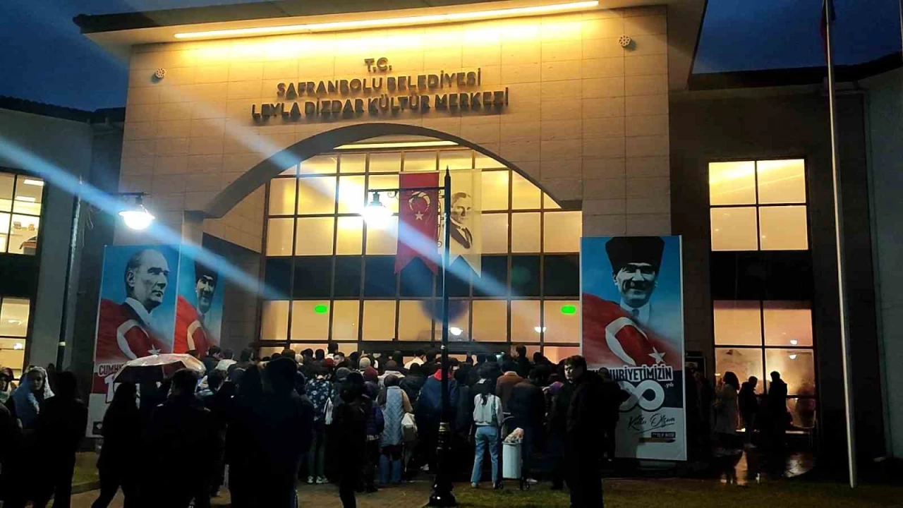 Safranbolu'da İlber Ortaylı izdihamı