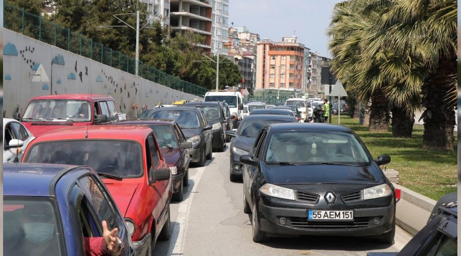 Samsun'da 'Kısıtlama yok mu' dedirten görüntüler