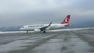 Şırnak Havalimanı'na 3 gün sonra ilk uçak indi