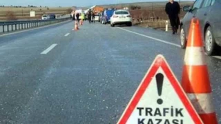 Sivas'ta yolcu minibüsü ile hafif ticari aracın çarpıştığı kazada 16 kişi yaralandı