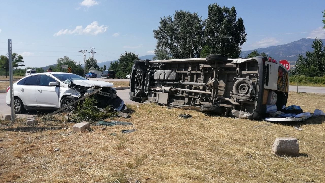 Tokat'ta feci kaza: 3'ü ağır 18 yaralı