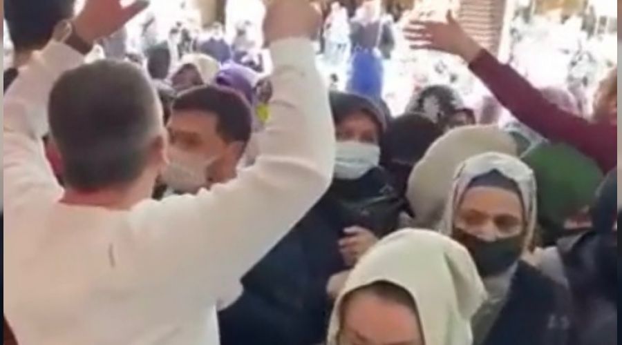 Ümraniye'de mağaza açılışında ucuzluk izdihamı