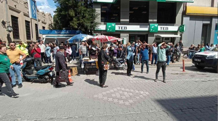 Vatandaşlar intihar girişimini film gibi izledi