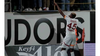 Victor Osimhen ligdeki gol saysn 17 yapt