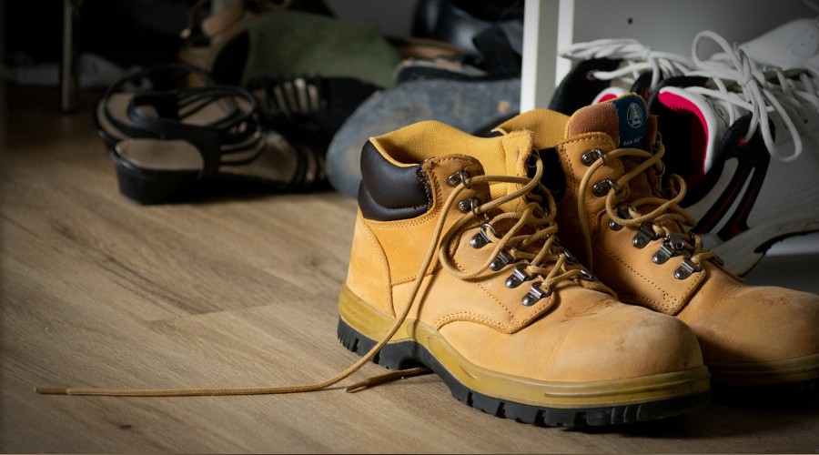 Virüsü ayakkabıyla evinize taşımayın