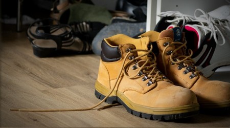 Virüsü ayakkabıyla evinize taşımayın