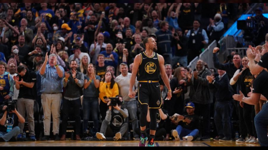 Warriors ve Bucks yarı finalde