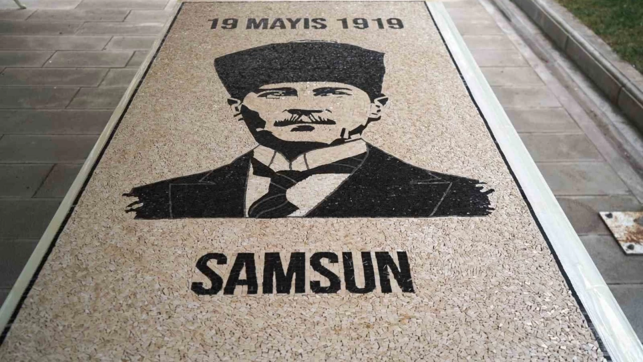 155 bin kişi ilmek atarak bu portreyi ördü