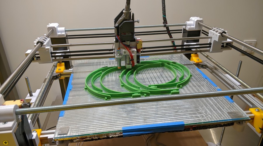 3 boyutlu yazıcıyla siperli maske üretiyor