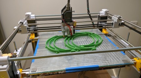 3 boyutlu yazıcıyla siperli maske üretiyor