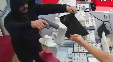 Adana'da kuyumcuyu soyan kişi kaçarken kendini vurdu