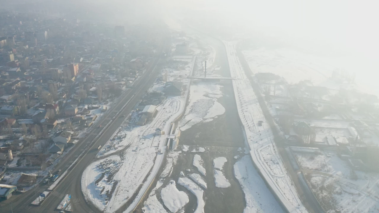 Ar'da Murat Nehri'nden buz ktleleri akt