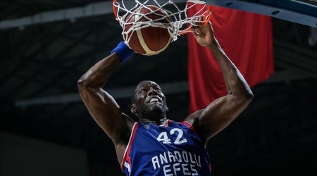 Anadolu Efes deplasmanda Olympiakos'u yendi