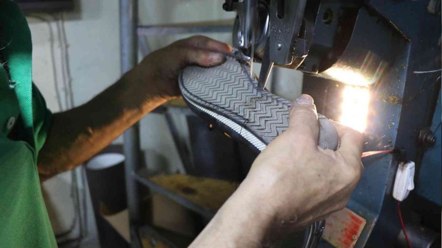 Ayakkabı fiyatları tamircilere yaradı