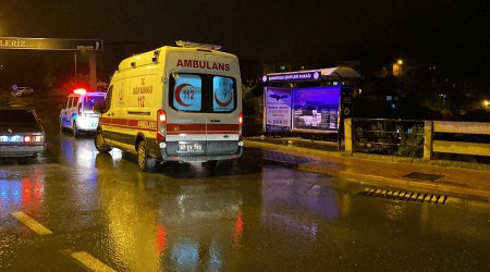 Bıçaklanan şahıs otobüs durağına sığındı