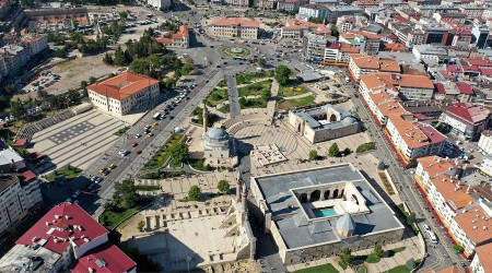 Bir meydan, 3 medeniyet, 8 eser