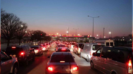 Bulgarlar Kapıkule'de uzun araç kuyruğu oluşturdu