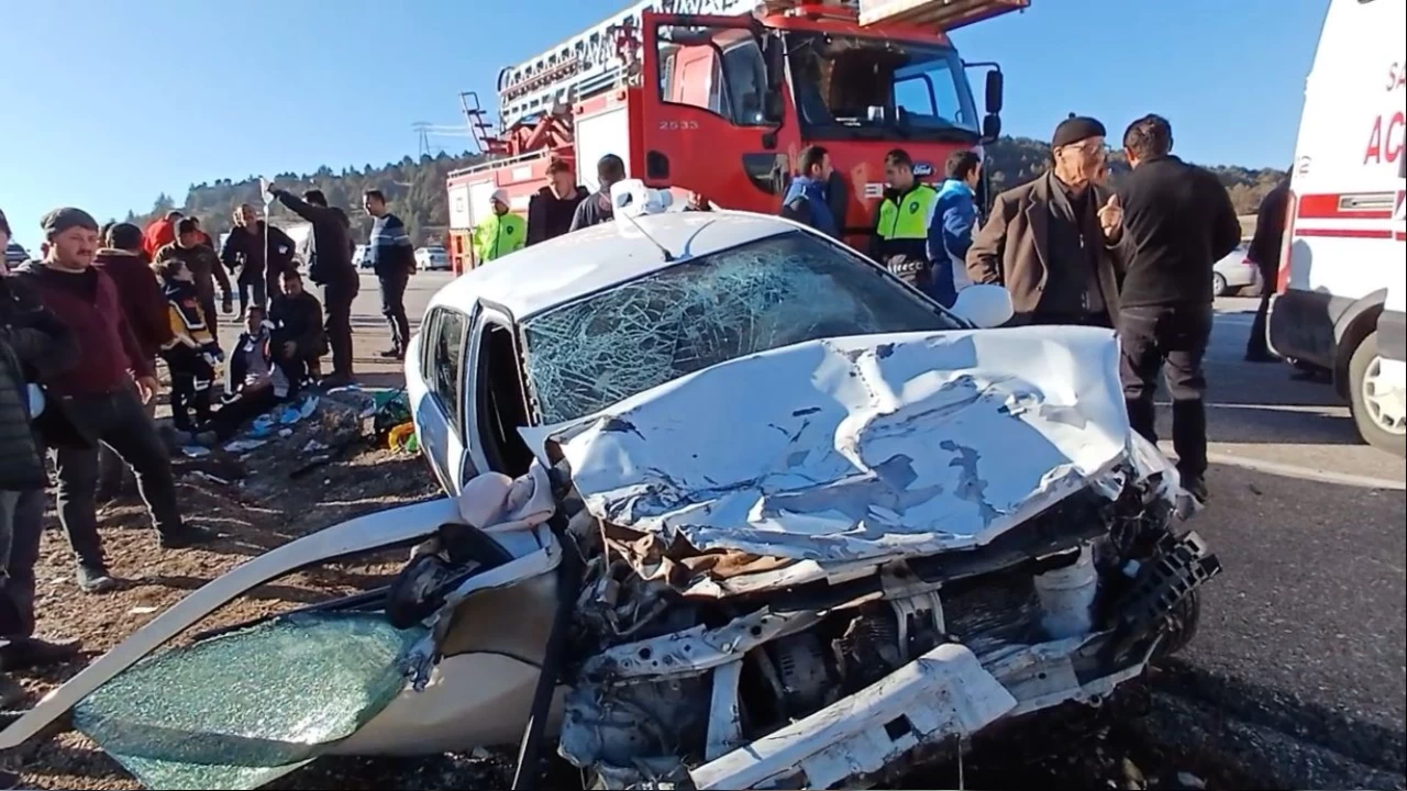 Burdur- Fethiye karayolunda 3 araç çarpıştı, 1 ölü, 5 ağır yaralı