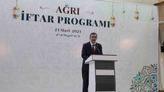 Cevdet Yılmaz, vali ve rektörün katıldığı iftarda AKP'li adaylara oy istedi