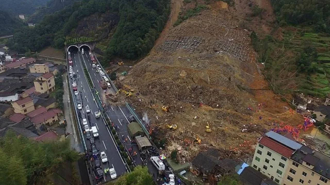 Çin'de meydana gelen heyelanda 9 kişi öldü, 38 kişi kayıp