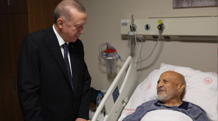 Cumhurbaşkanı Erdoğan, eski Devlet Bakanı Aksay'ı hastanede ziyaret etti