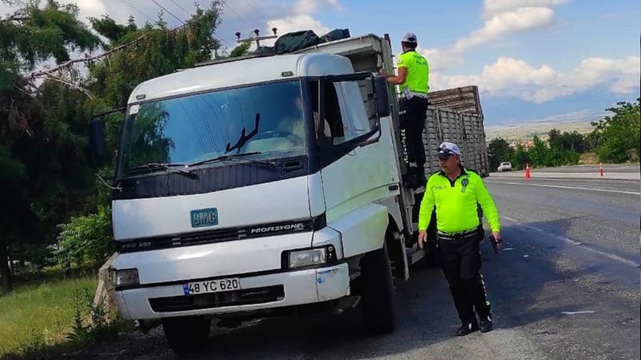 Denizli'de 35 düzensiz göçmen ve 5 organizatör yakalandı